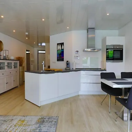 Apartment Beachhouse9 *